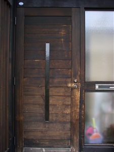 AICA(アイカ)木製玄関ドア 塗装前/剥離途中 AICA(アイカ)木製玄関ドア 塗装前/剥離途中
