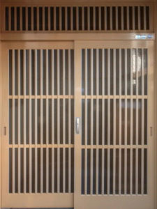 木製玄関引き戸 塗り替え 施工後 木製玄関引き戸 塗り替え 施工後