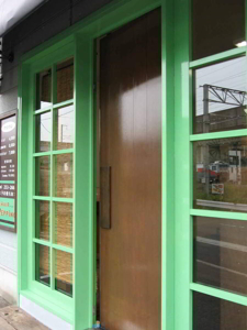 店舗 木製製玄関ドア 施工後 店舗 木製玄関ドア 施工後