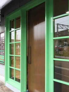 店舗 木製製玄関ドア 施工後 店舗 木製玄関ドア 施工後
