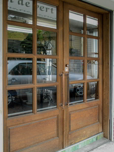 店舗 木製玄関ドア 施工前 店舗 木製玄関ドア 施工前