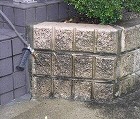 ブロックの汚れ　洗浄前の写真