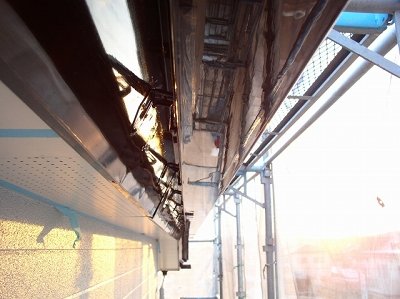 雨とい塗装写真　２液型シリコン樹脂塗料